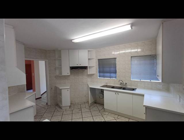 10 BEDROOM HOUSE FOR SALE IN WATERKLOOF GLEN